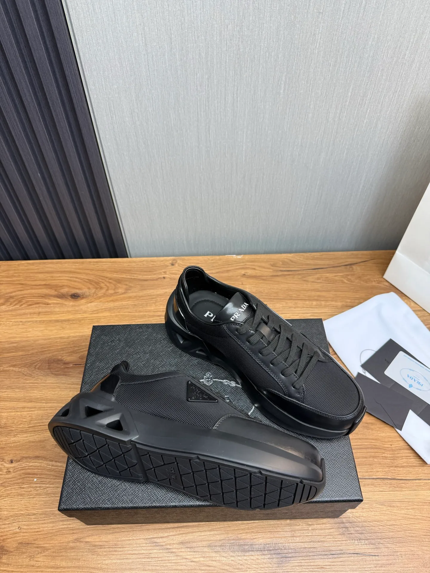 Men's shoes 💰760💰 [PRADA] New models synchronized with the official website, high-quality shipments ✔️Best sellers🔥 Original cowhide + cowhide lining, 1🆚1 replica, original original sole, 38-45 (men's 38.45 custom-made, non-refundable)
